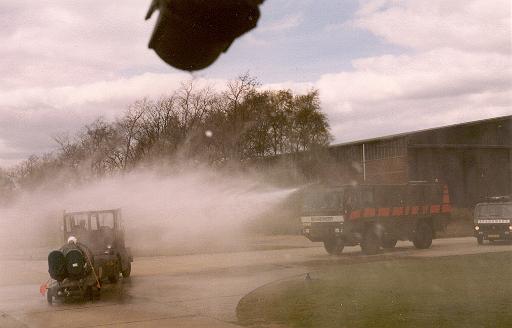 1985-04 majoor Oers gaat nat.jpg